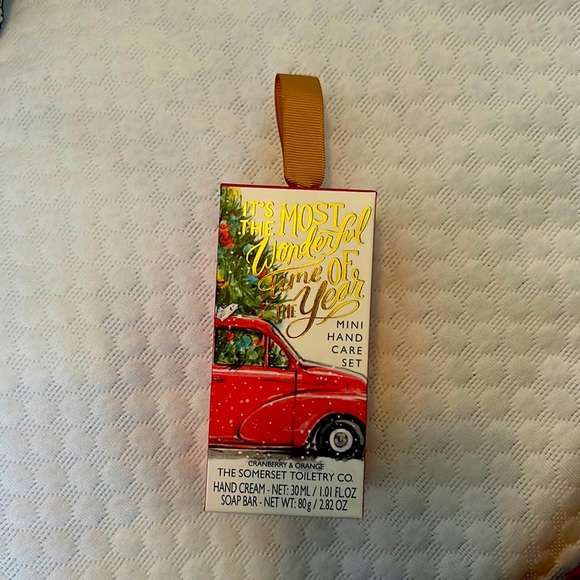 Mini hand care set from THE SOMERSET TOILETRY CO. - Picture 1 of 3